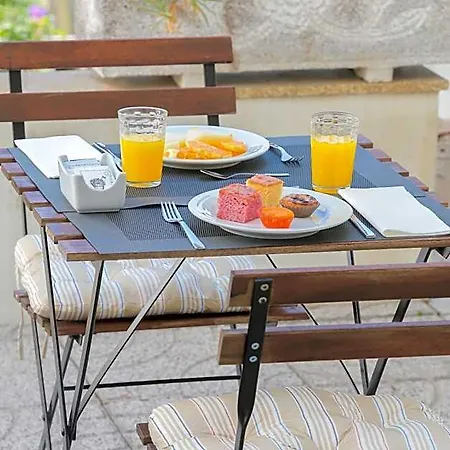 Residencial Dora Hotel