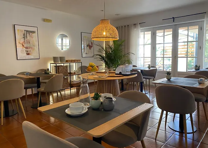 Residencial Dora Hotel